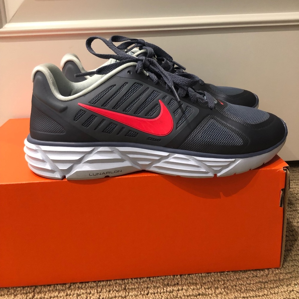 Women’s Nike Lunarlon sneakers